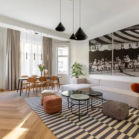 Raday 43 By Stn Apartment