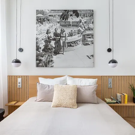 Raday 43 By Stn Apartment *