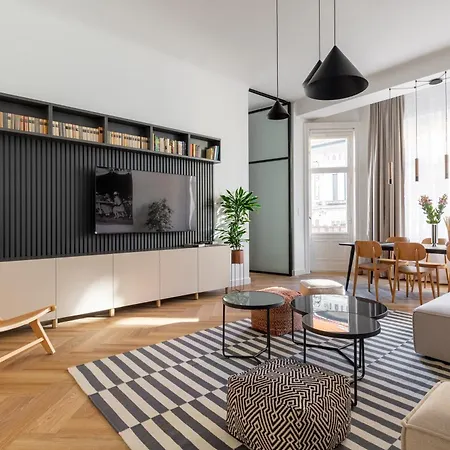 Raday 43 By Stn Apartment *