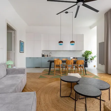 Raday 43 By Stn Apartment