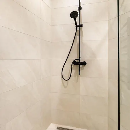 Raday 43 By Stn Apartment *