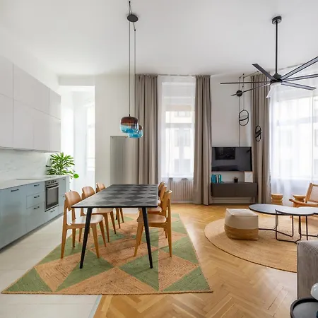 Raday 43 By Stn Apartment