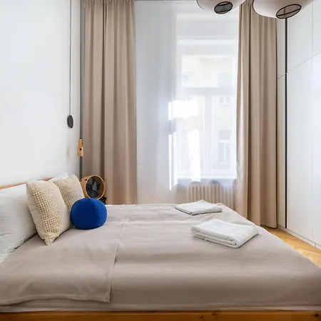 Raday 43 By Stn Apartment *